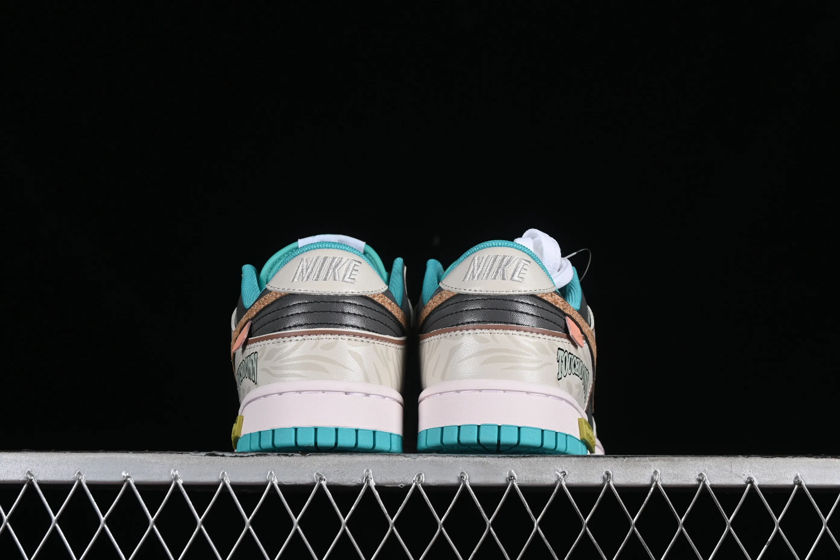 All Categories Nk SB Dunk Series Nk SB Dunk Low Low-top sneakers Nk Dunk Low Panda Prank Spring Touchdown Spring Olive Vietnam Tan Green SB Strappy Low-top Casual Shoes DV0834-101